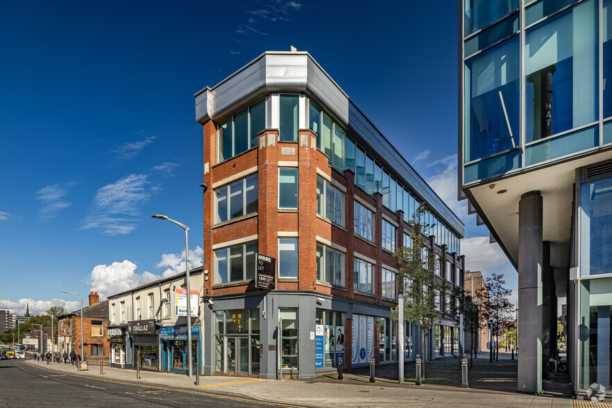 11-13 Wellington Rd S, Stockport for rent - Primary Photo - Image 1 of 4