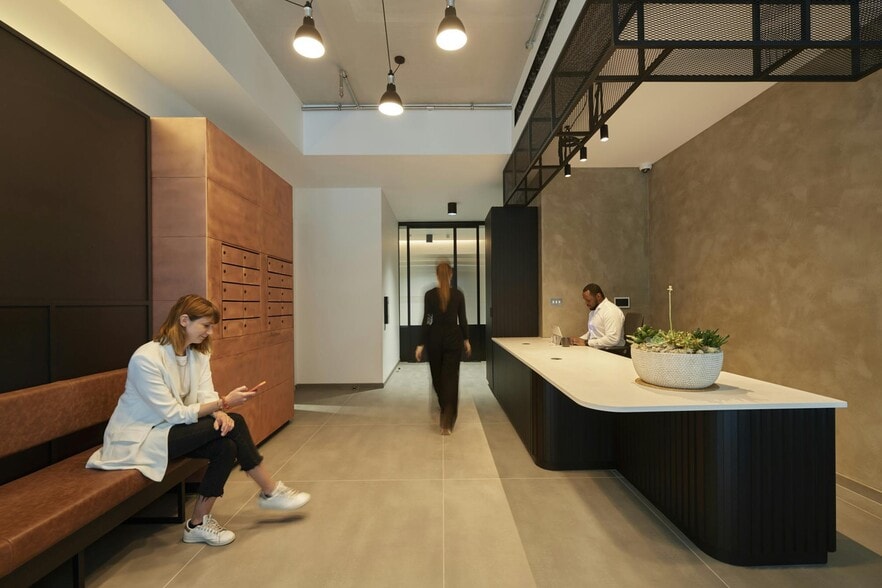 97 Vauxhall Walk, London to rent - Interior Photo - Image 3 of 63