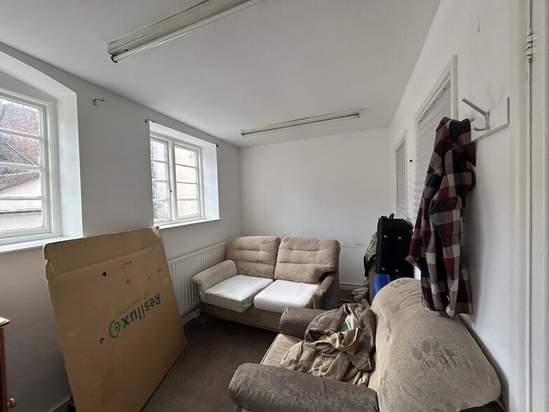 12 Duke St, Telford to rent - Building Photo - Image 3 of 9