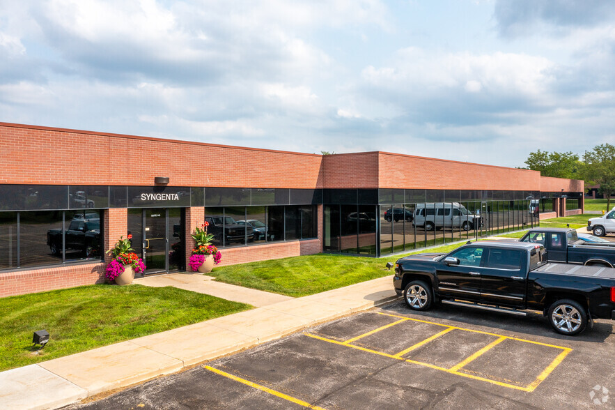 7755 Office Plaza Dr N, West Des Moines, IA for rent - Building Photo - Image 1 of 5