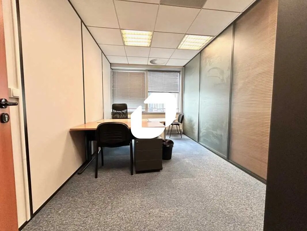 Office in Villepinte to rent Interior Photo- Image 1 of 4