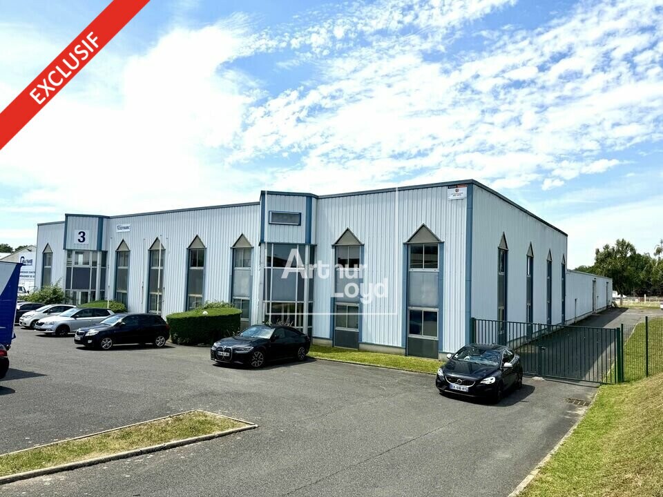 Industrial in Le Châtelet-en-Brie for sale Building Photo- Image 1 of 6