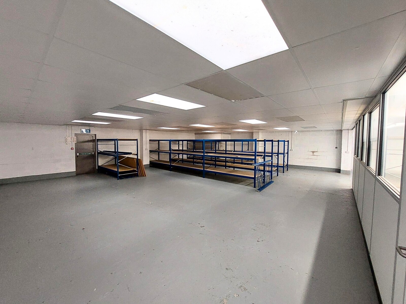 Avening Rd, Nailsworth to rent Interior Photo- Image 1 of 2