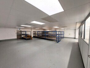 Avening Rd, Nailsworth to rent Interior Photo- Image 1 of 2
