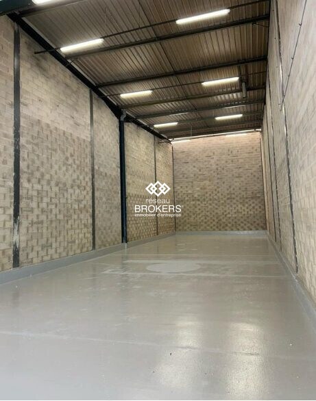 Industrial in Noisy Le Grand to rent - Interior Photo - Image 2 of 4