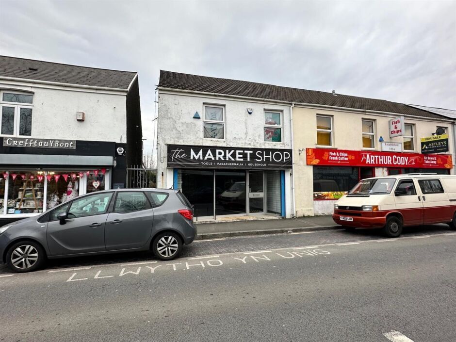 61 St. Teilo St, Pontarddulais for sale Building Photo- Image 1 of 1