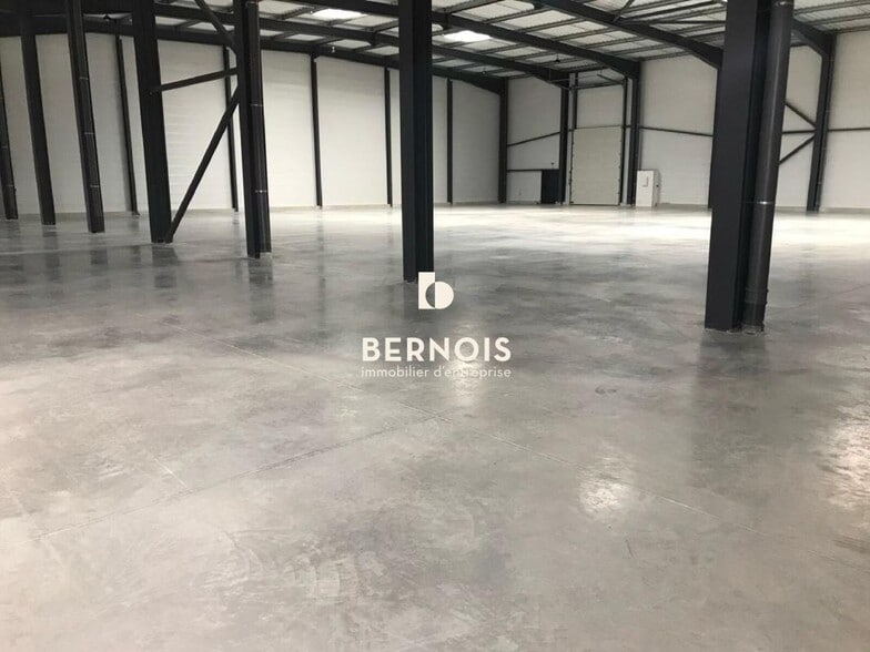 Light Industrial in Signes to rent - Interior Photo - Image 2 of 5
