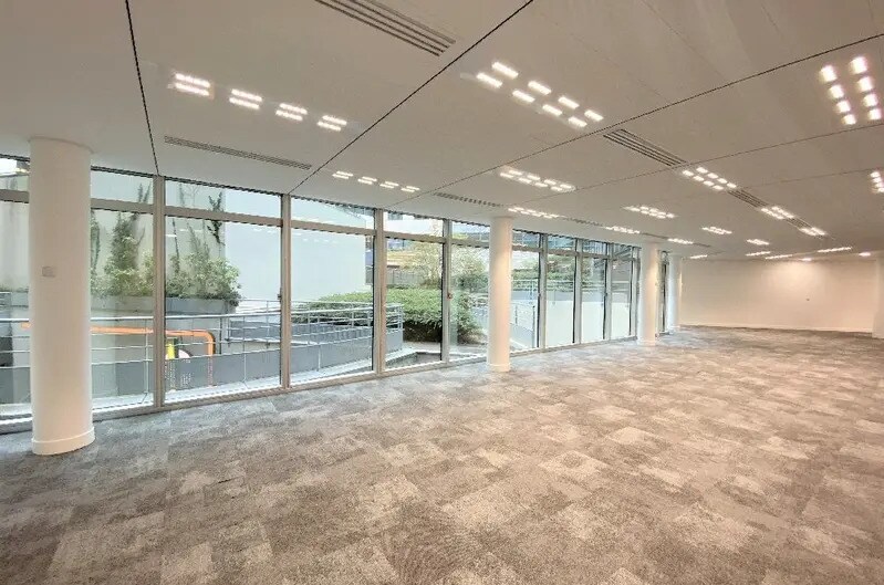 Office in Issy-les-Moulineaux to rent - Building Photo - Image 2 of 4