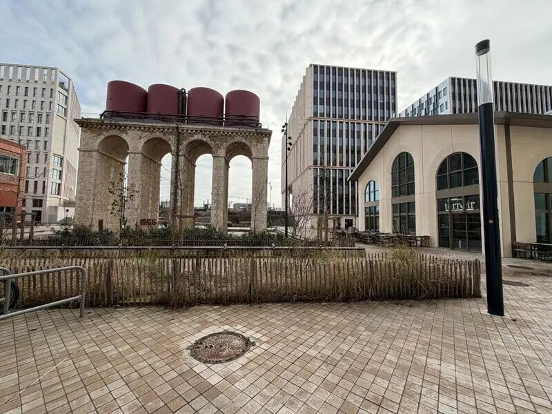 Location Bureaux 181 m² - Photo 1