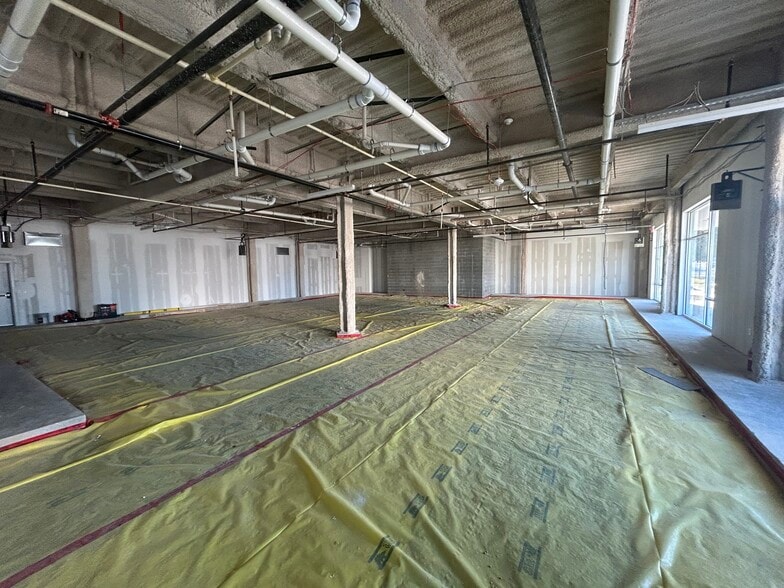 650 N Main St, High Point, NC to rent - Interior Photo - Image 2 of 32