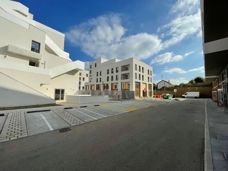 Light Industrial in Vitry-sur-Seine to rent - Building Photo - Image 1 of 4