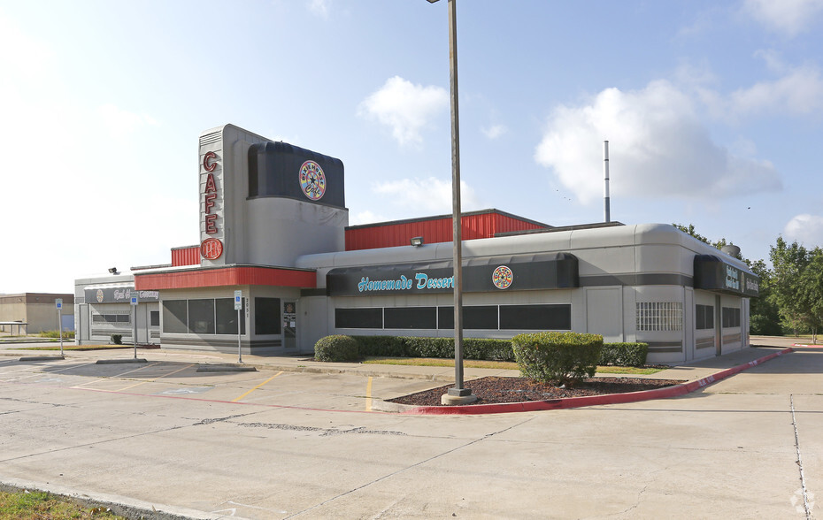 2051 W Airport Fwy, Euless, TX for sale - Primary Photo - Image 1 of 1