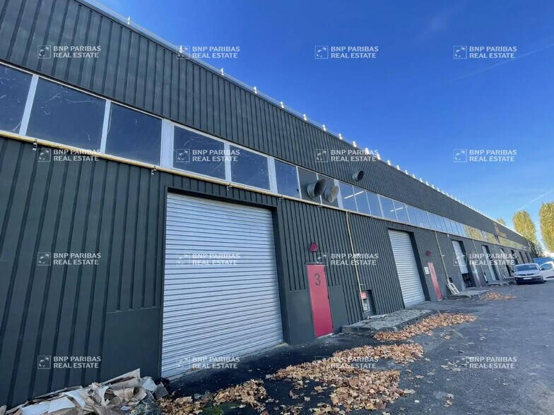 Light Industrial in Coignières to rent - Building Photo - Image 3 of 15