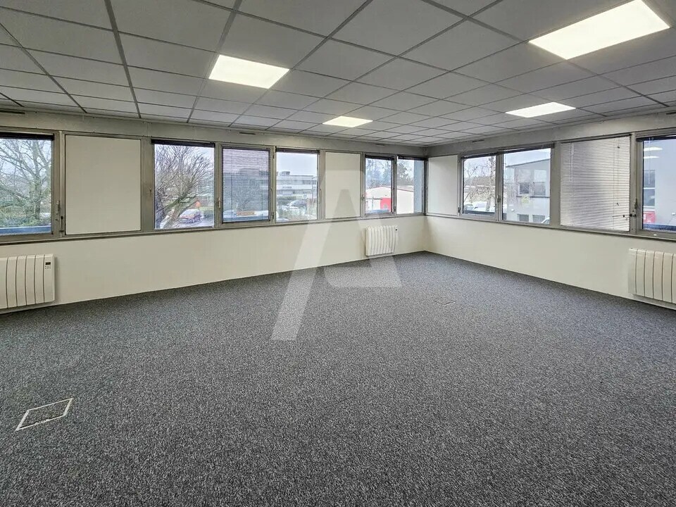 Office in Massy to rent Interior Photo- Image 1 of 7