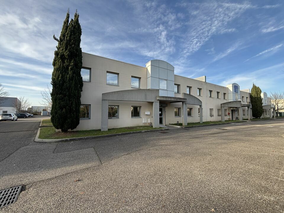 36 Rue Champ Dolin, Saint-Priest to rent Building Photo- Image 1 of 12