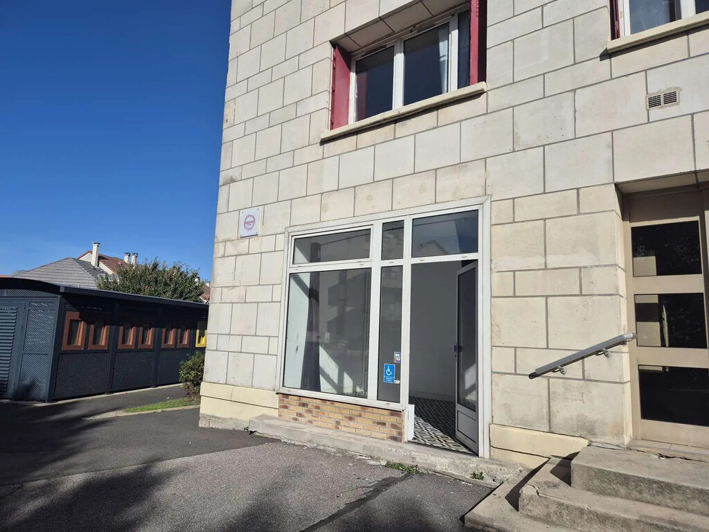 Location Commerce 42 m² - Photo 1