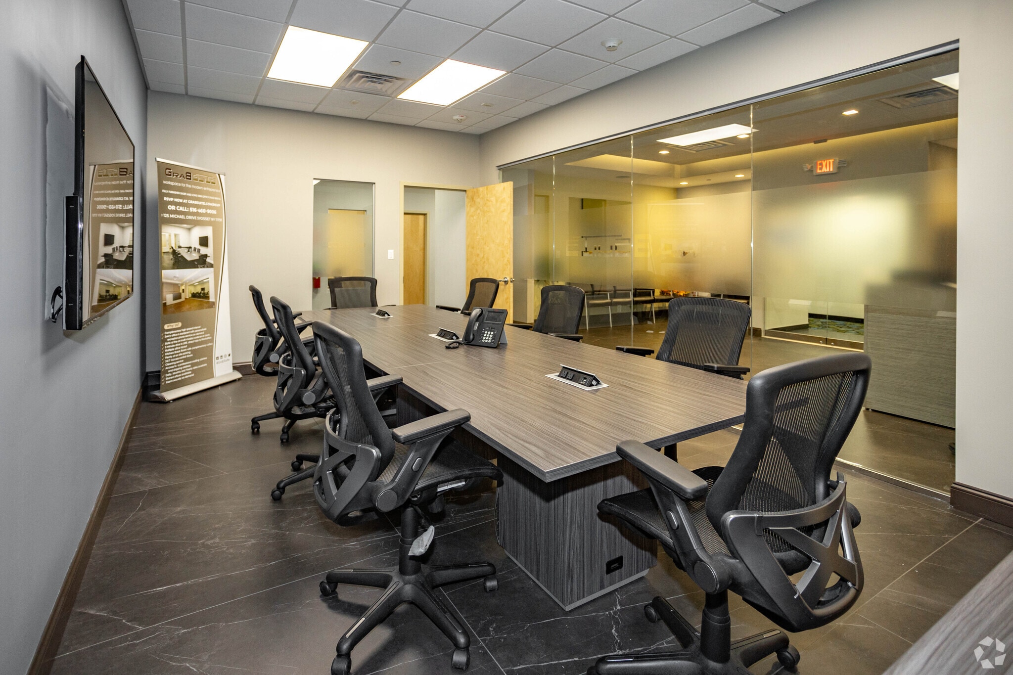 125 Michael Dr, Syosset, NY to rent Interior Photo- Image 1 of 15