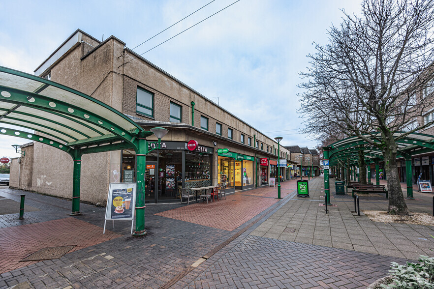 42-48 La Porte Precinct, Grangemouth for sale - Building Photo - Image 2 of 3