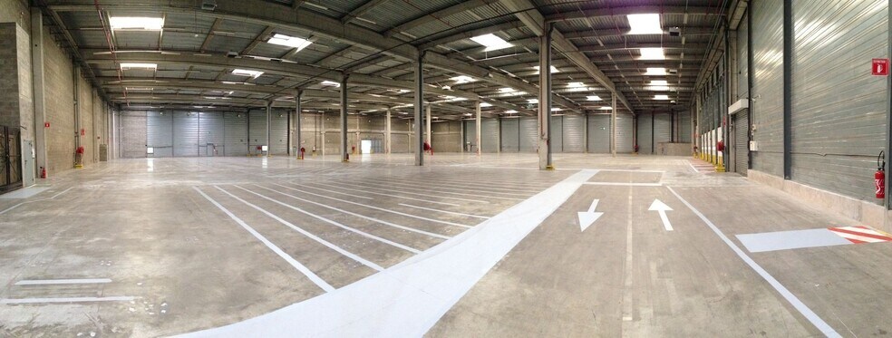 Industrial in SAINT-OUEN-L'AUMONE to rent - Building Photo - Image 3 of 5