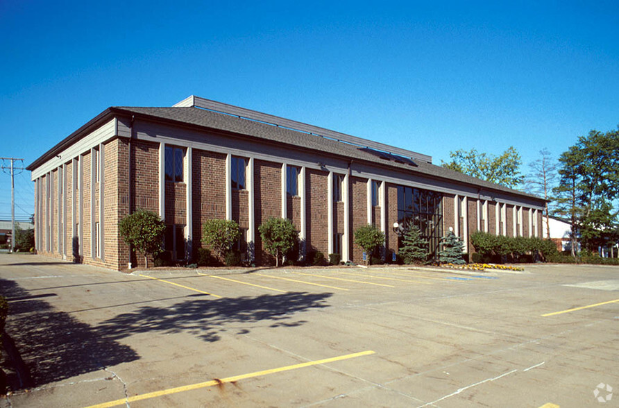 30505 Bainbridge Rd, Solon, OH for rent - Building Photo - Image 3 of 5