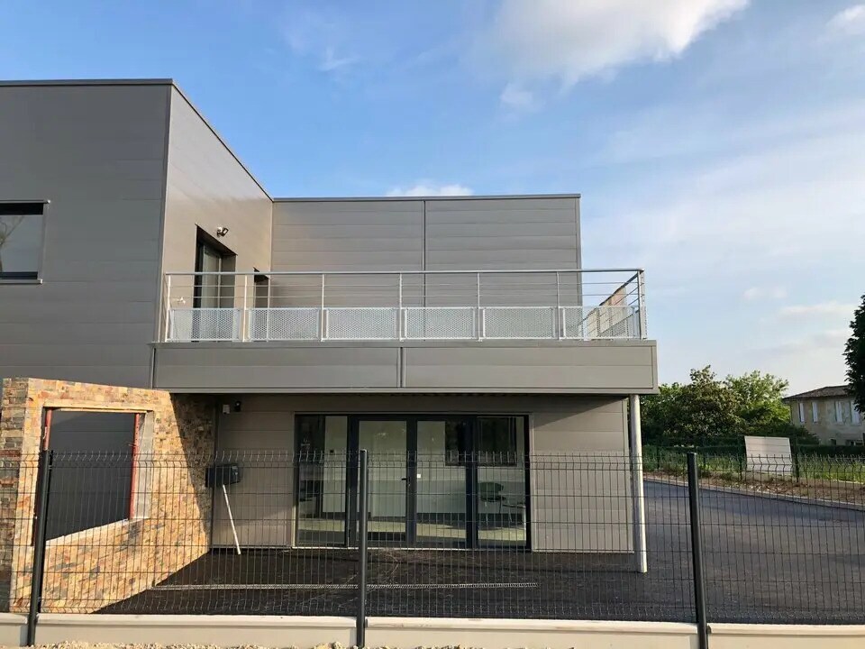 Light Industrial in Pompignac for sale Building Photo- Image 1 of 11