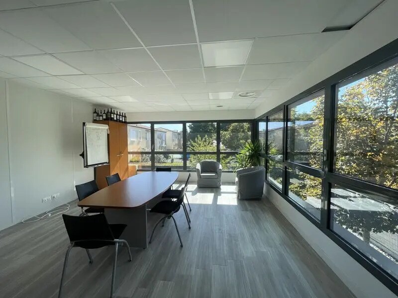 Location Bureaux 250 m² - Photo 1