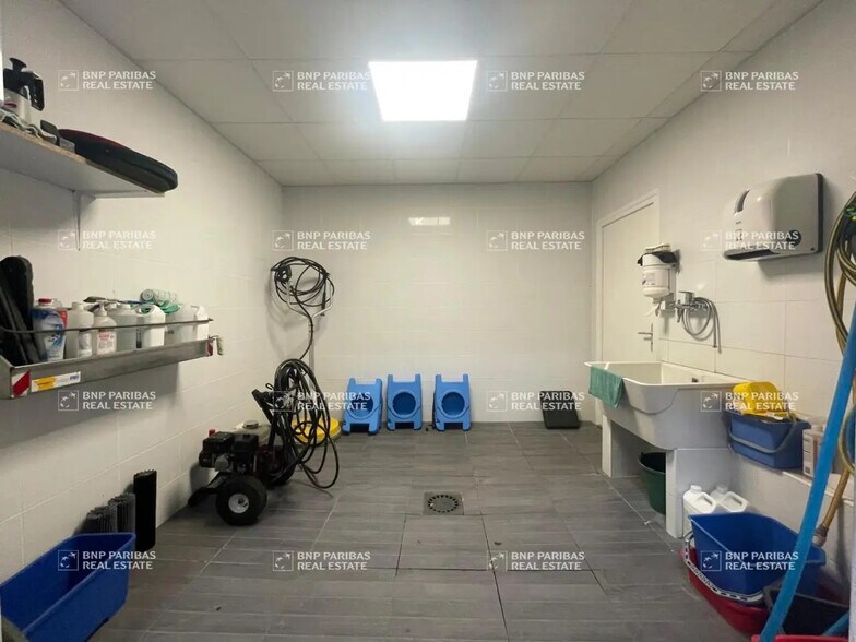 Light Industrial in Lesquin to rent - Interior Photo - Image 3 of 13