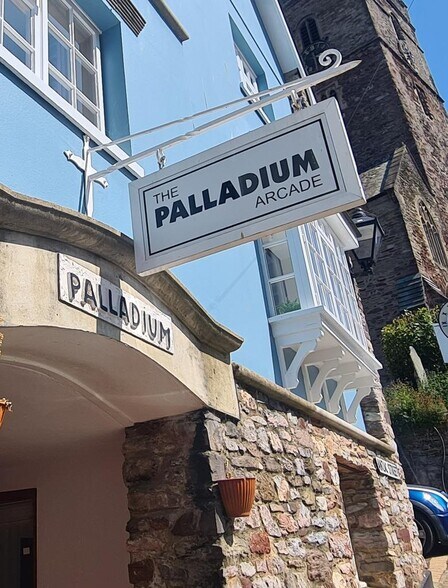 Duke St, Dartmouth to rent - Building Photo - Image 1 of 7