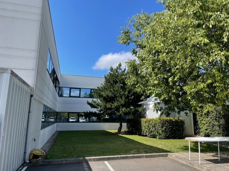 Office in Morangis to rent - Building Photo - Image 2 of 11