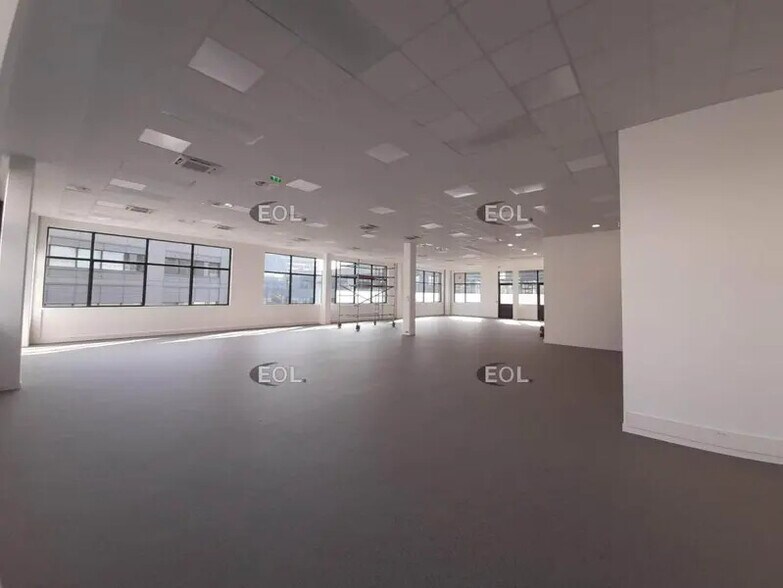 Light Industrial in Bagneux to rent - Building Photo - Image 3 of 6