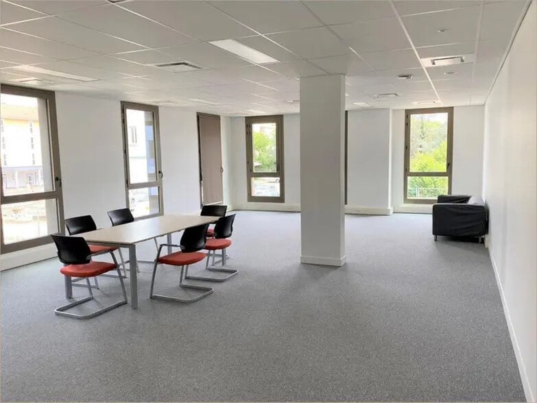 22 Avenue Jean Jaurès, Décines-Charpieu for sale - Building Photo - Image 1 of 4