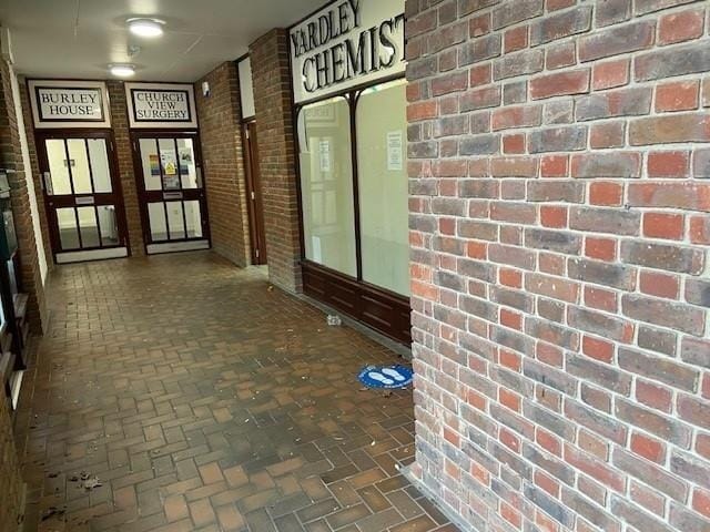 16 High St, Rayleigh to rent - Building Photo - Image 3 of 3