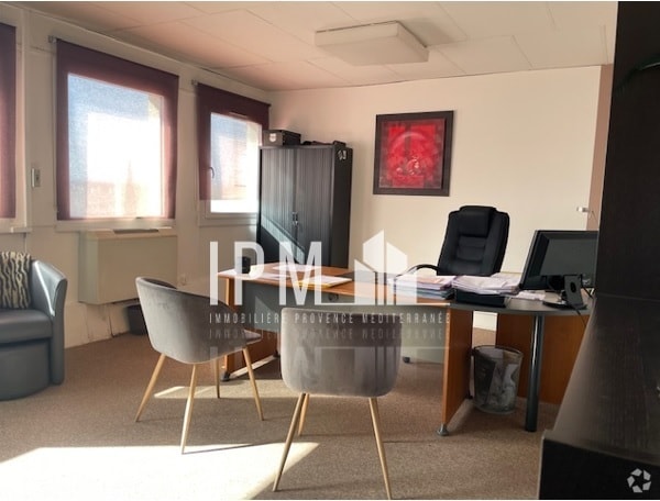 Office in Aix-en-Provence for sale - Interior Photo - Image 3 of 5