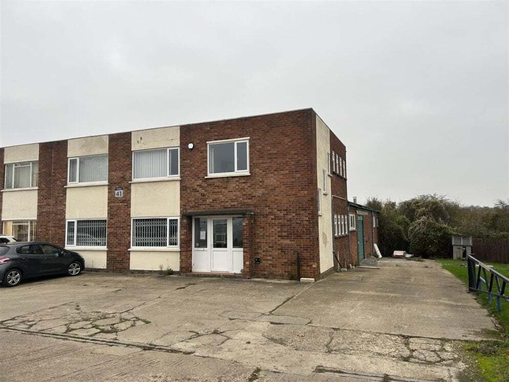 Gwash Way, Stamford to rent Building Photo- Image 1 of 1