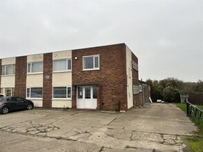 Gwash Way, Stamford to rent Building Photo- Image 1 of 1