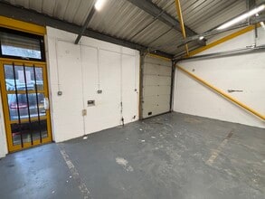 851-860 Plymouth Rd, Slough to rent Interior Photo- Image 1 of 3