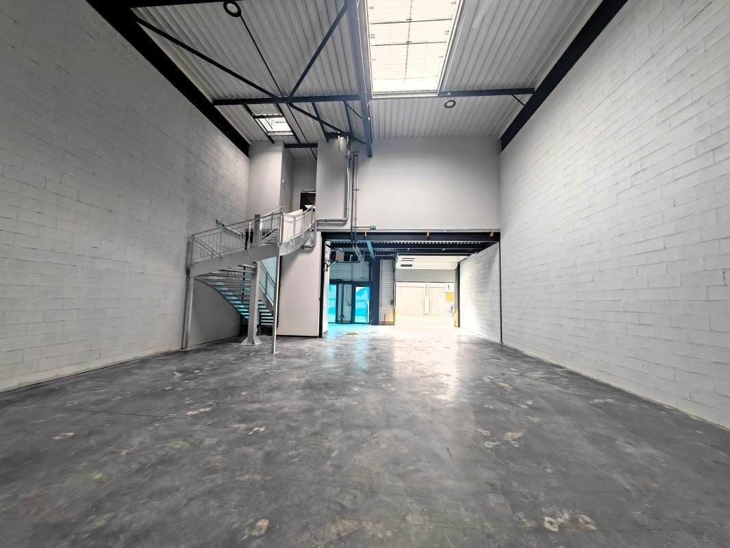 Industrial in Courtry for sale Building Photo- Image 1 of 8
