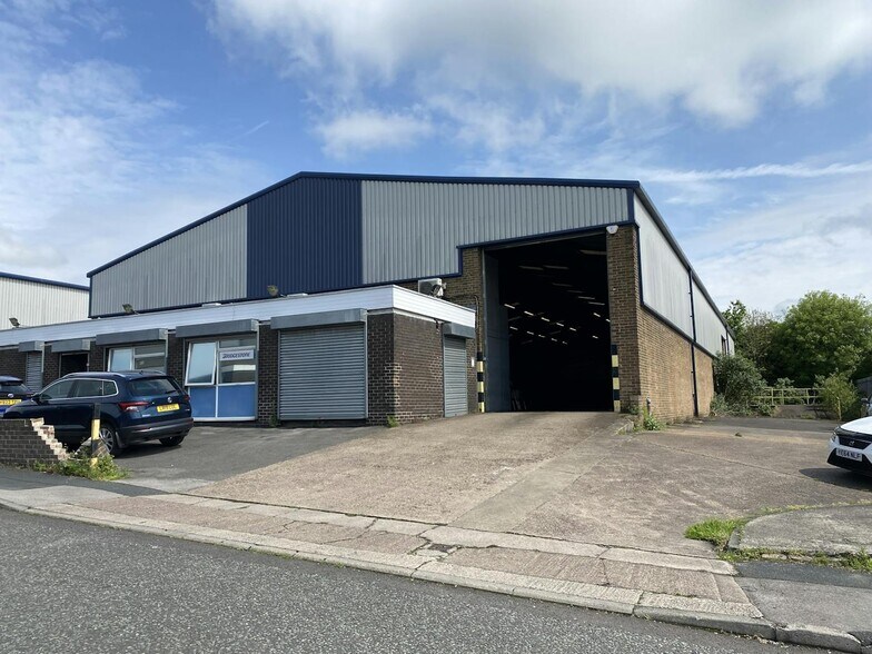 Sandbeds Trading Estate, Ossett for rent - Building Photo - Image 1 of 2