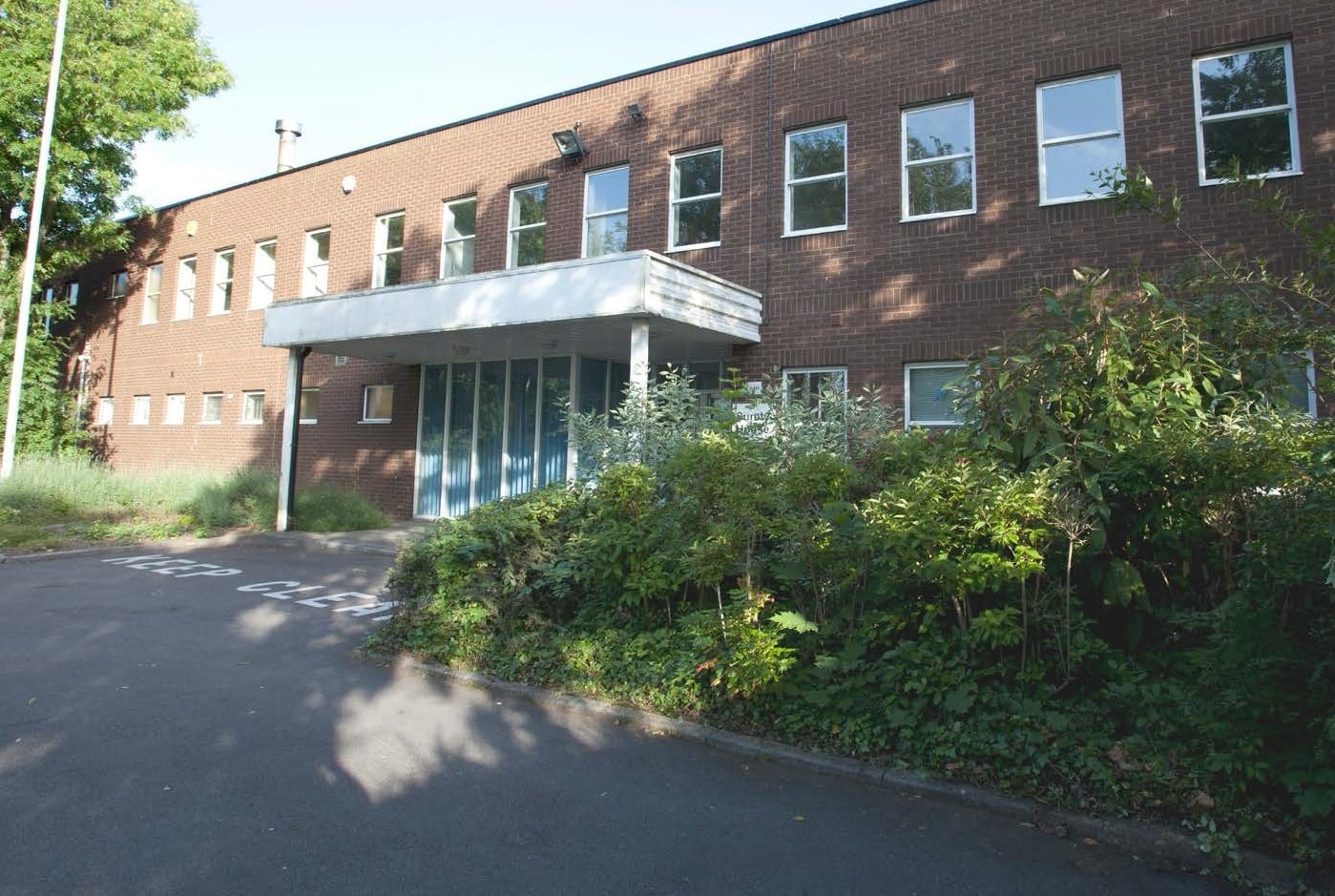 18 Concorde Rd, Patchway to rent Building Photo- Image 1 of 5