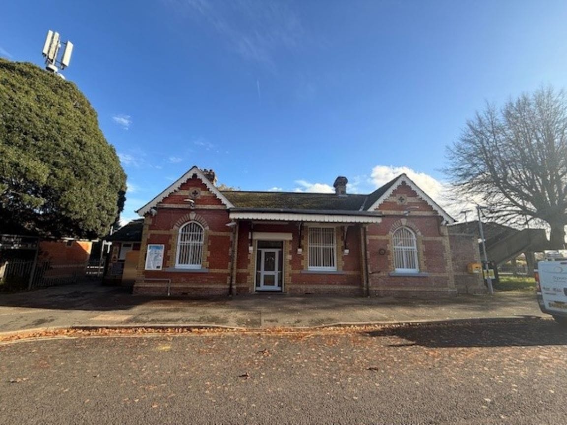 Station Rd, Bagshot to rent Building Photo- Image 1 of 4