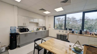 Ampress Ln, Lymington to rent Interior Photo- Image 2 of 3