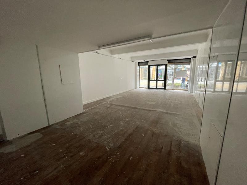 30 Middle St, Yeovil to rent Interior Photo- Image 1 of 3