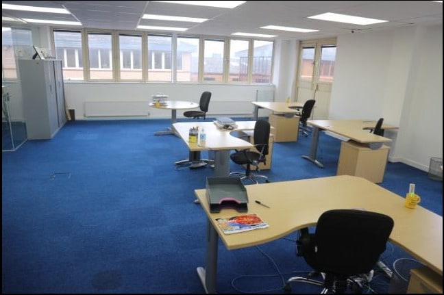 12 Richfield Ave, Reading to rent - Interior Photo - Image 2 of 5