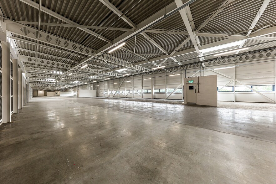 1 Shaw Close, Wellingborough to rent - Building Photo - Image 3 of 9