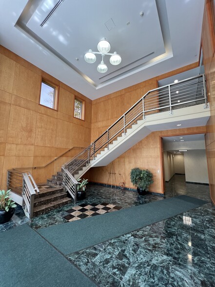 3 Campus Dr, Pleasantville, NY for rent - Lobby - Image 3 of 8