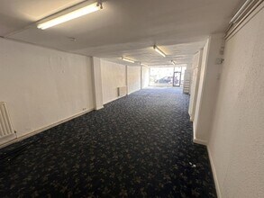 8 Craddocks Parade, Ashtead to rent Interior Photo- Image 1 of 5