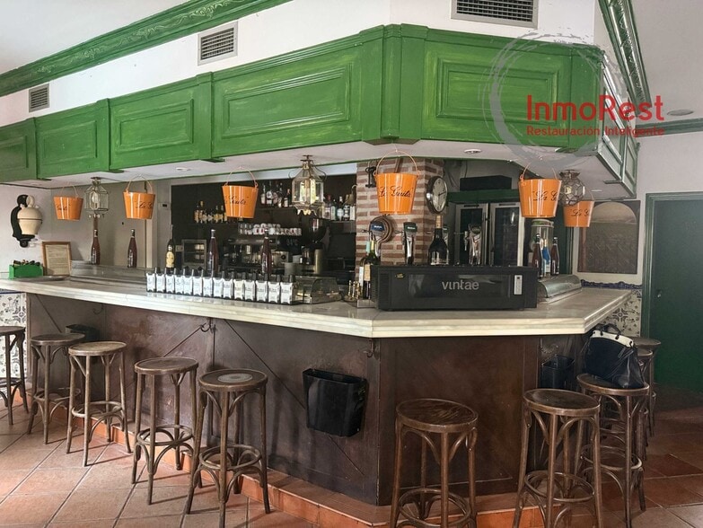 Retail in Madrid, Madrid to rent - Building Photo - Image 1 of 1