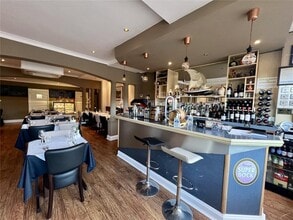 84 Furtherwick Rd, Canvey Island to rent Interior Photo- Image 2 of 5