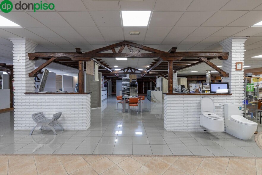 Calle Granada, Santa Fe, Granada for sale - Building Photo - Image 3 of 34
