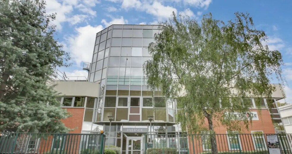 22-23 Quai Du President Carnot, Saint-Cloud for sale - Building Photo - Image 1 of 9